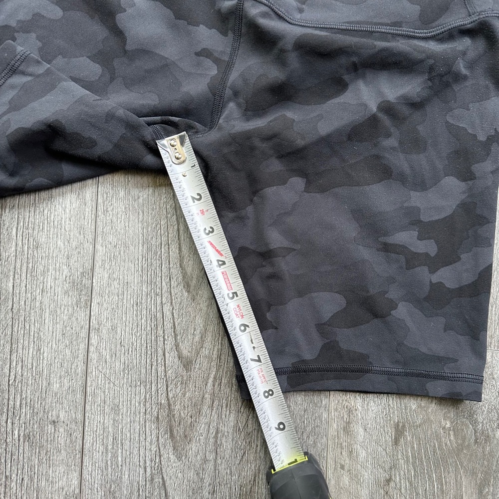 Lululemon Align High Rise Black Camo Bike Shorts Women's 8 - Picture 5 of 7